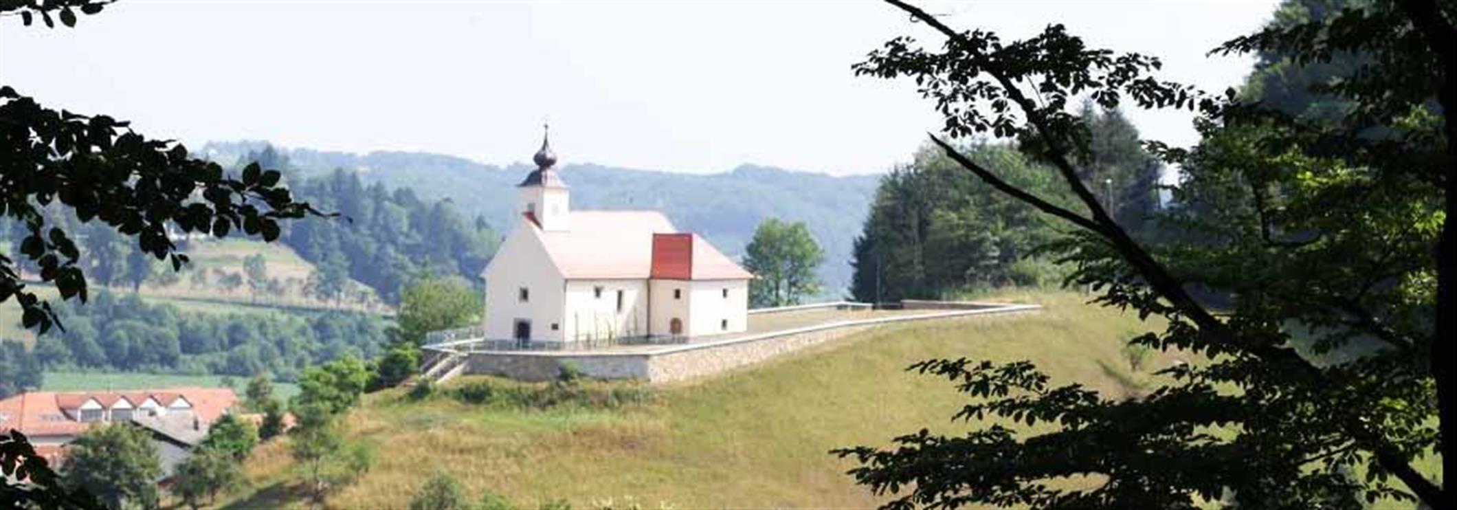 Cerkev Sv. Lenarta nad Makolami